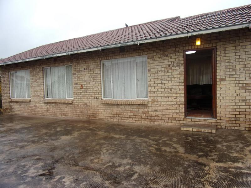 To Let 3 Bedroom Property for Rent in Madeira Park Eastern Cape